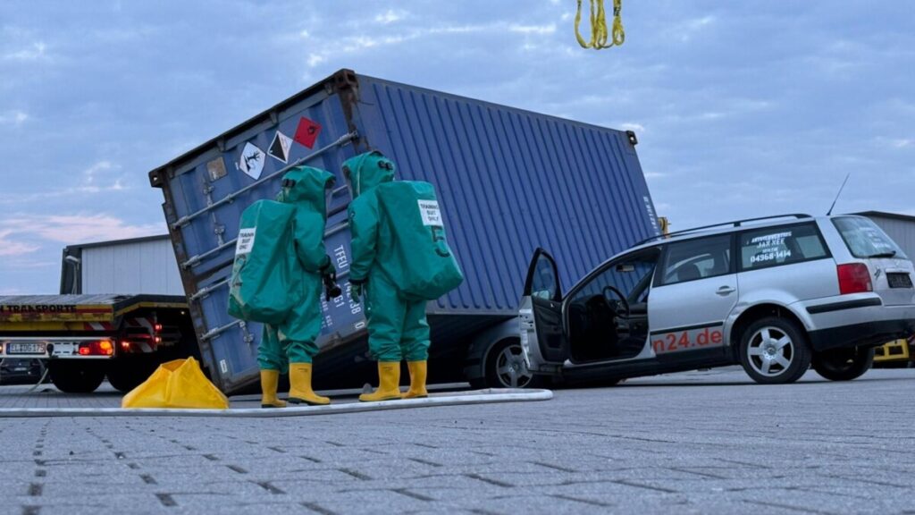 CBRN Übung der Feuerwehr bei Firma Gertzen
