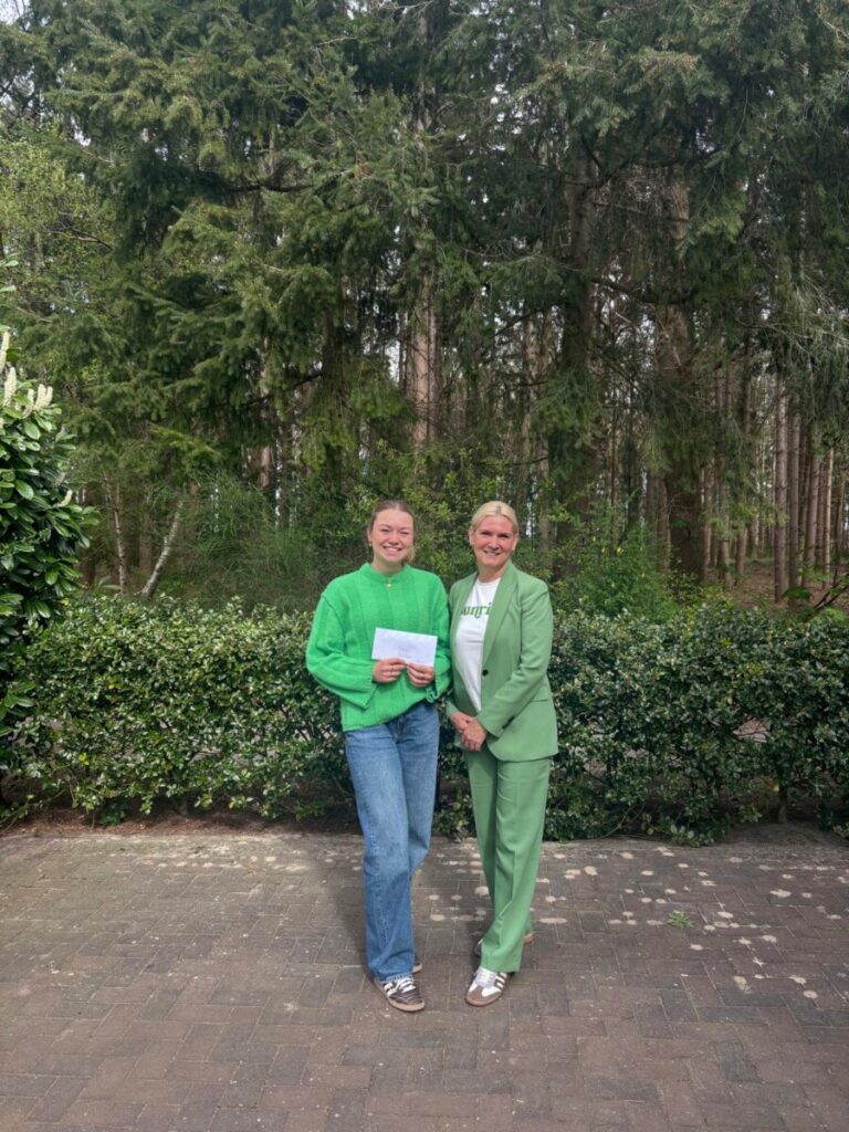 Zeltlager empfängt Spende!